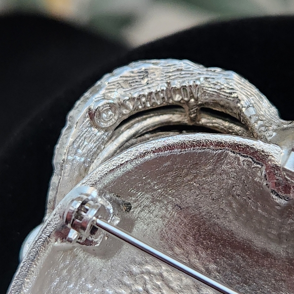 Sarah Coventry Adams Delight Silvertone Apple Pomegranate Brooch  Mid-Century - Picture 6 of 9